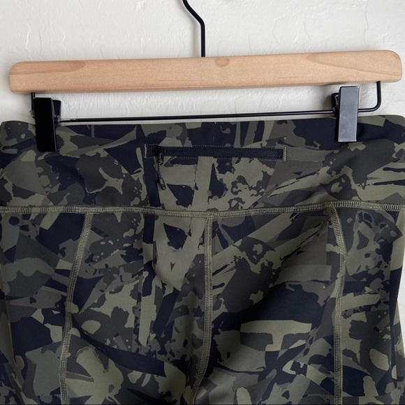 Lululemon RARE Tight StuffLeggings - Picture 9 of 13